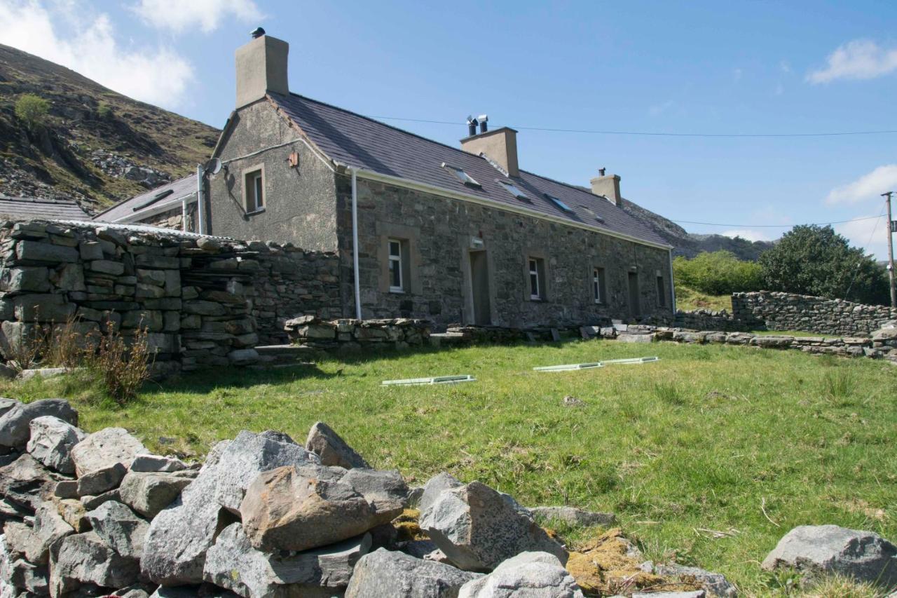 Snowdonia Mountain Hostel Bethesda Bagian luar foto
