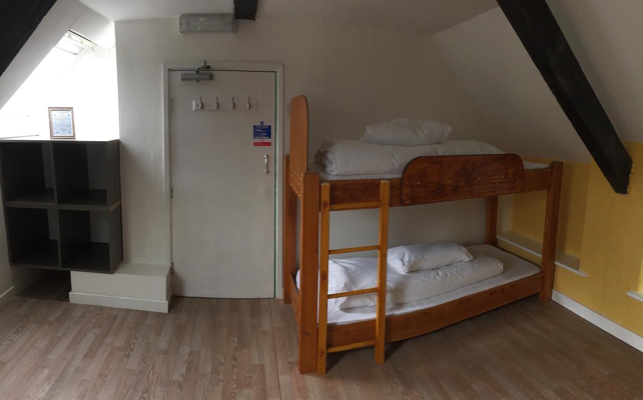 Snowdonia Mountain Hostel Bethesda Bagian luar foto
